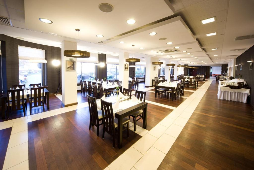 Hotel Centrum Квидзын Экстерьер фото